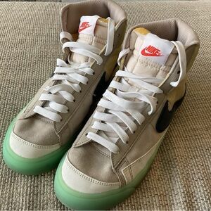 Nike Kids Sneakers in Tan and Green 7Y